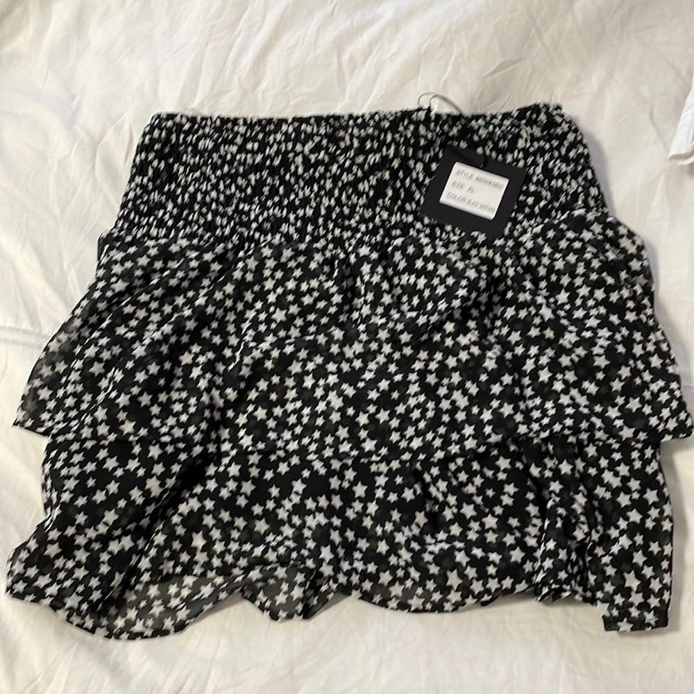 NWT Cliche Ruffle Black & White Star Skirt